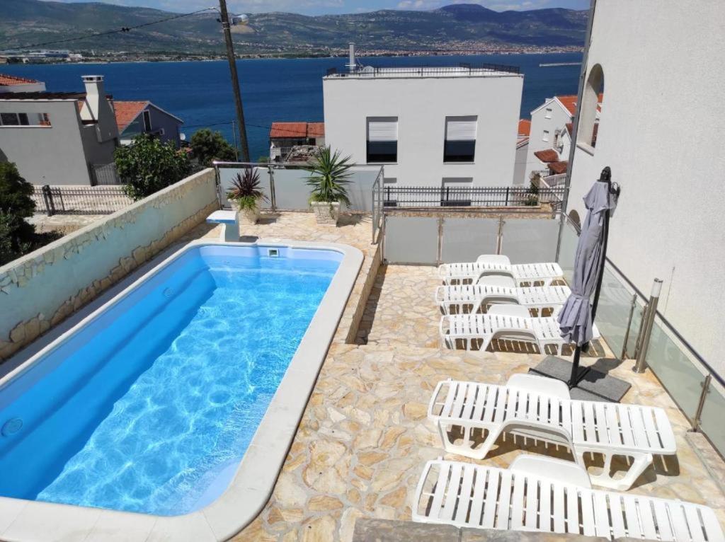 Apartments Sollis Трогир Екстериор снимка